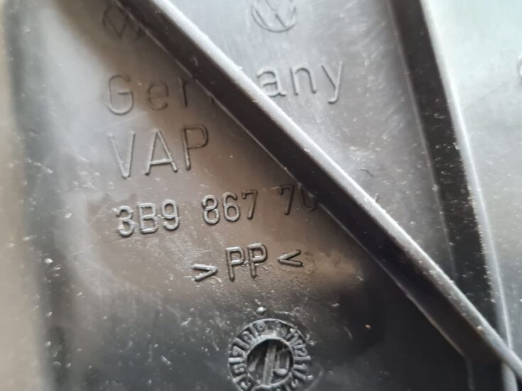 Mantu nodalījums bagāžniekā priekš VW PASSAT 2004 UNIVERSAL GREY