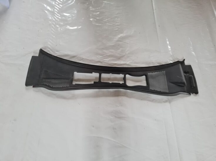Vējstikla uzlikas (deflektora) režģis priekš VW PASSAT 2004 UNIVERSAL GREY