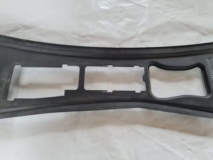 Vējstikla uzlikas (deflektora) režģis priekš VW PASSAT 2004 UNIVERSAL GREY