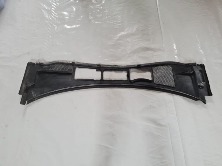 Vējstikla uzlikas (deflektora) režģis priekš VW PASSAT 2004 UNIVERSAL GREY