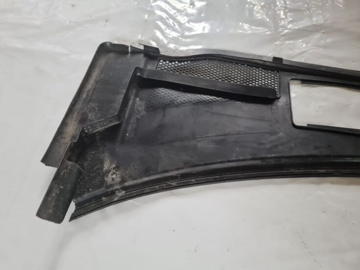 Vējstikla uzlikas (deflektora) režģis priekš VW PASSAT 2004 UNIVERSAL GREY