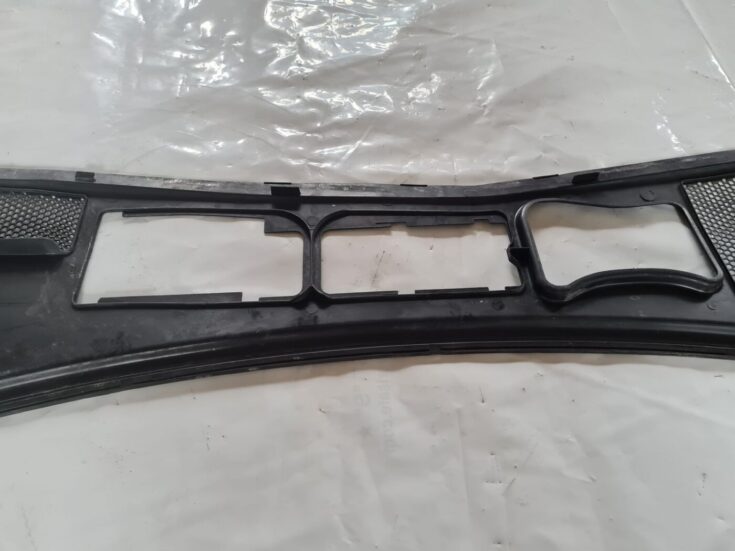 Vējstikla uzlikas (deflektora) režģis priekš VW PASSAT 2004 UNIVERSAL GREY