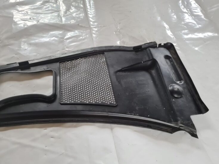 Vējstikla uzlikas (deflektora) režģis priekš VW PASSAT 2004 UNIVERSAL GREY