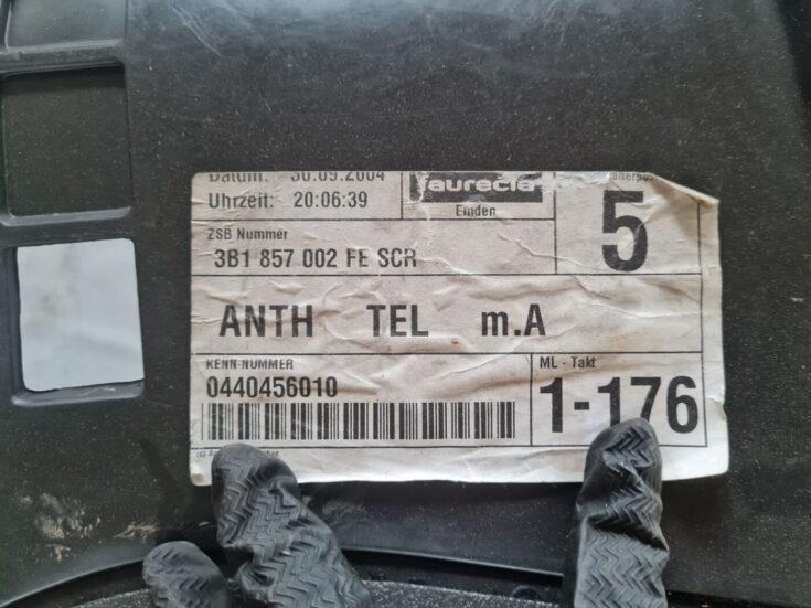 Mantu glabāšanas nodalījums pasažiera pusē priekš VW PASSAT 2004 UNIVERSAL GREY