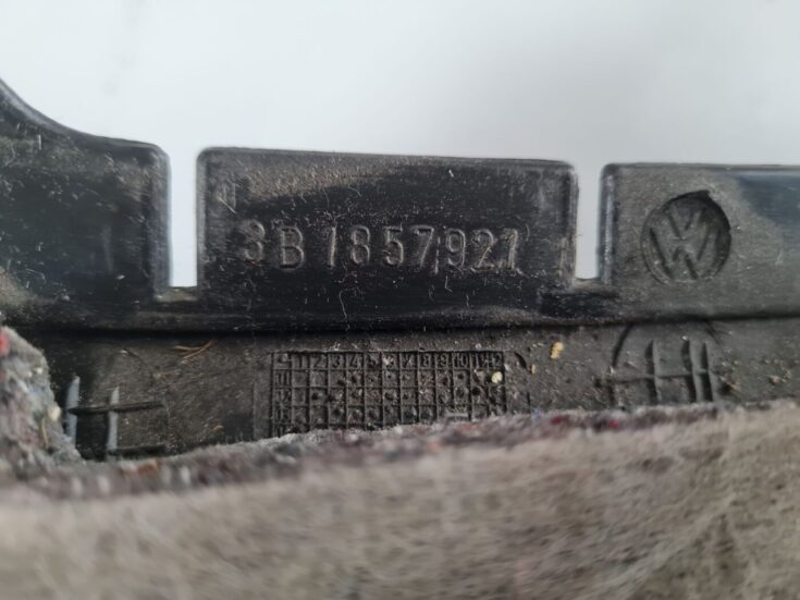 Mērinstrumentu paneļa apakšēja apdare priekš VW PASSAT 2004 UNIVERSAL GREY