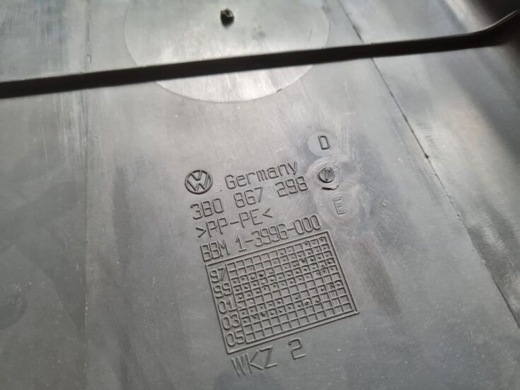 Vidējas salona statnes apdare priekš VW PASSAT 2004 UNIVERSAL GREY