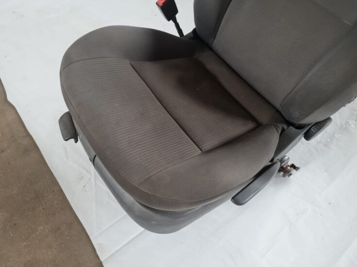 Priekšējais kreisais sēdeklis priekš VW PASSAT 2004 UNIVERSAL GREY