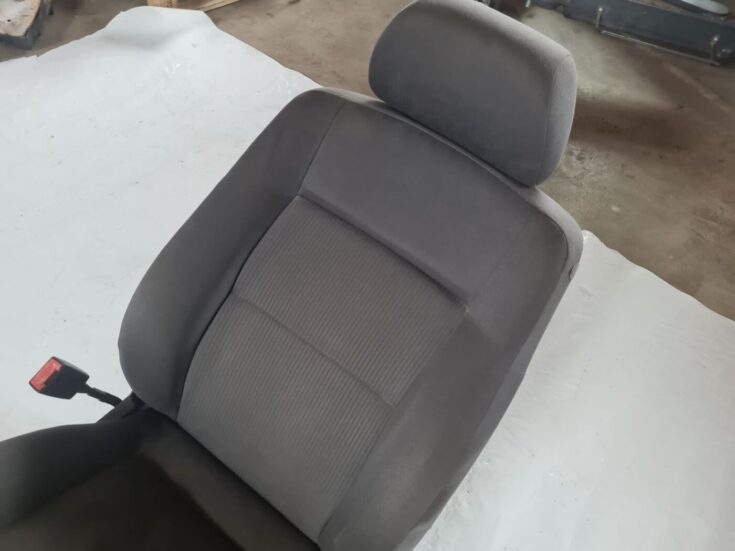 Priekšējais kreisais sēdeklis priekš VW PASSAT 2004 UNIVERSAL GREY