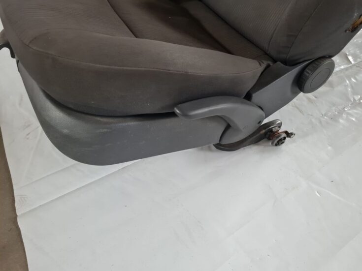 Priekšējais kreisais sēdeklis priekš VW PASSAT 2004 UNIVERSAL GREY