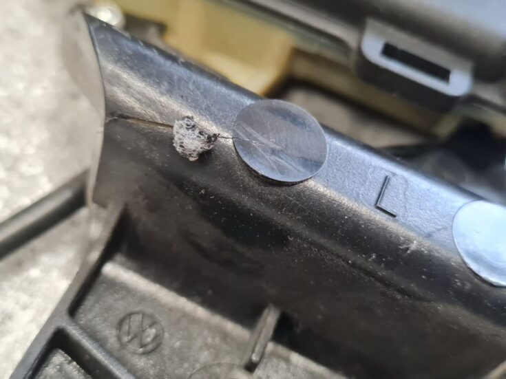 Priekšējo kreiso durvju slēdzene priekš VW GOLF IV 1999