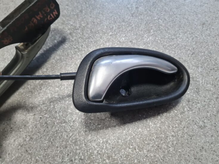 Aizmugurējo labo durvju slēdzene priekš NISSAN PRIMERA 2002-2004