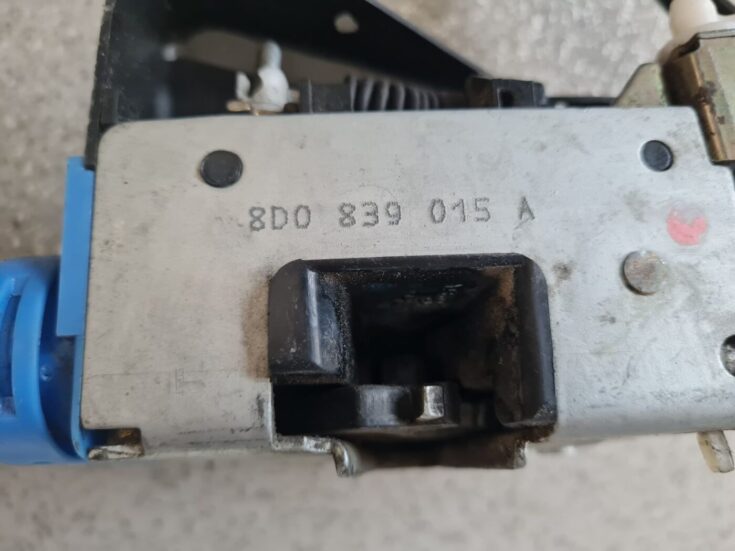 Aizmugurējo kreiso durvju slēdzene priekš AUDI A4 1996