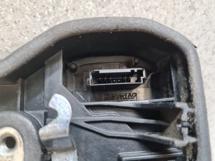 Priekšējo kreiso durvju slēdzene priekš BMW 1 E87 2007 GRAPHITE