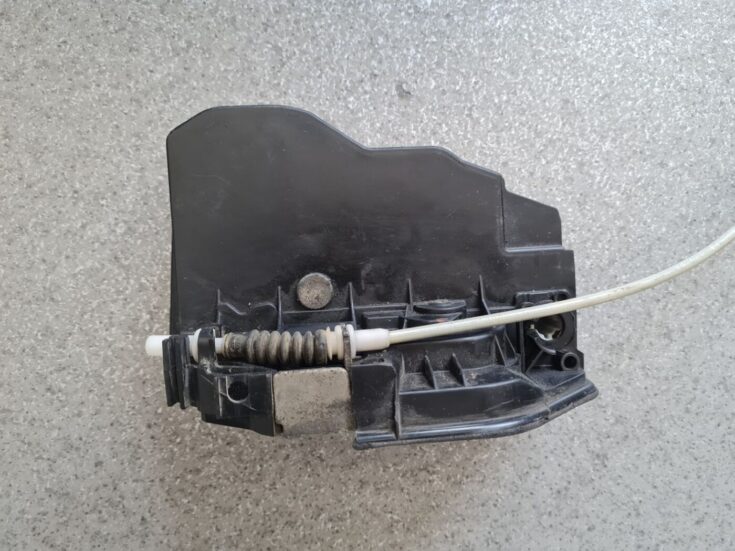 Priekšējo kreiso durvju slēdzene priekš BMW 1 E87 2007 GRAPHITE