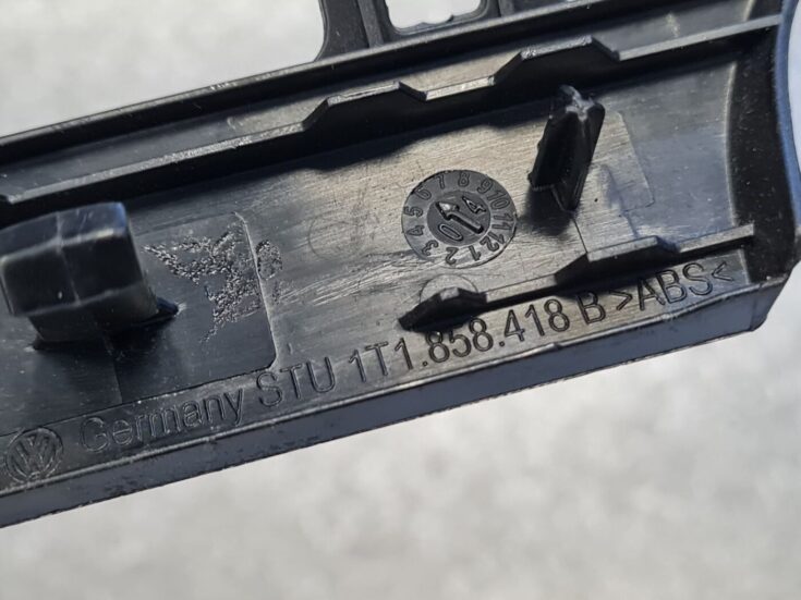 Mērinstrumentu paneļa dekoratīvā uzlika priekš VW TOURAN 2005