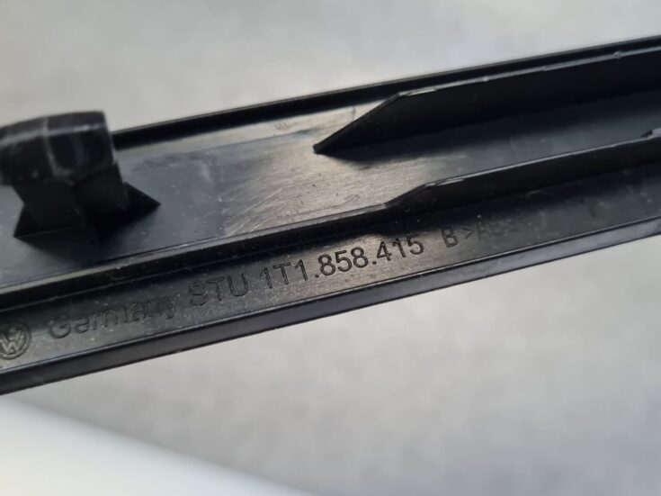 Mērinstrumentu paneļa dekoratīvā uzlika priekš VW TOURAN 2005