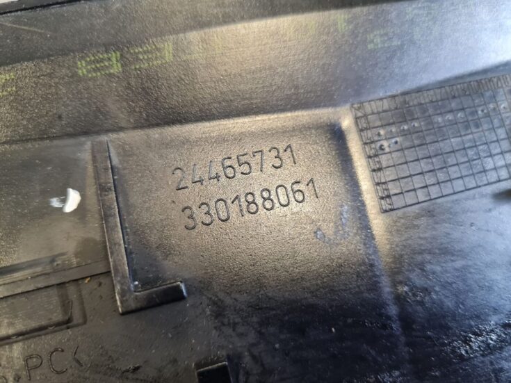 Mērinstrumentu paneļa gaisa vads, centrā priekš OPEL ASTRA H 2006