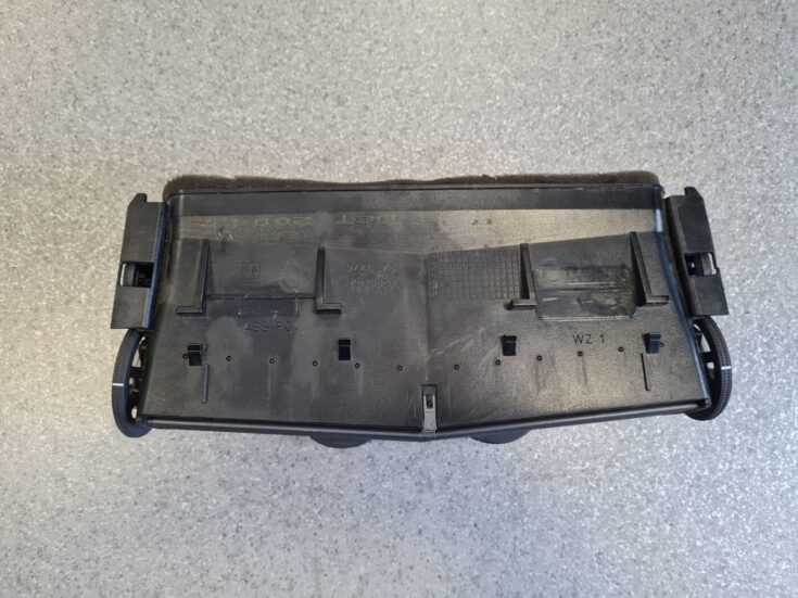 Mērinstrumentu paneļa gaisa vads, centrā priekš OPEL ASTRA H 2005