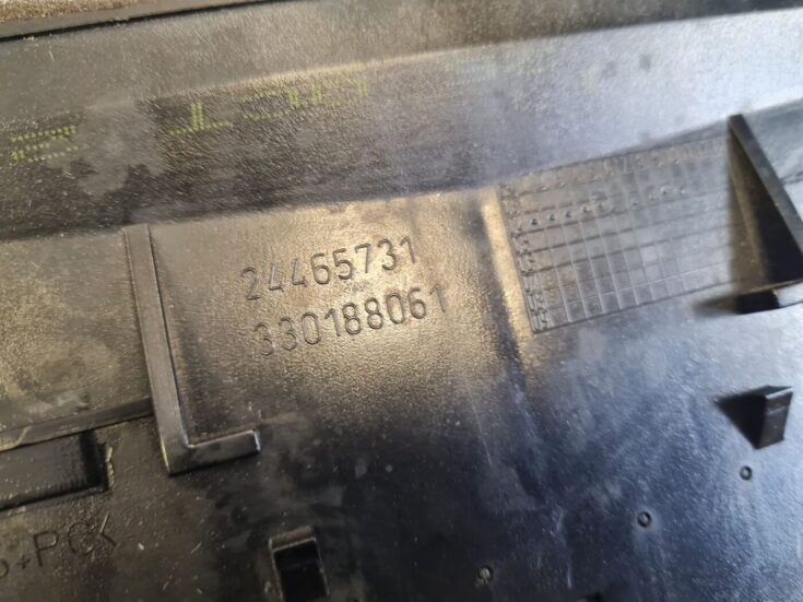 Mērinstrumentu paneļa gaisa vads, centrā priekš OPEL ASTRA H 2005