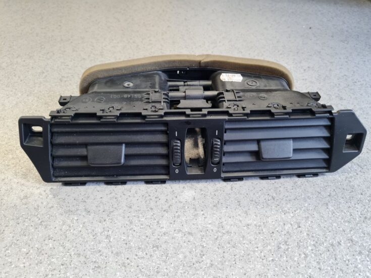 Mērinstrumentu paneļa gaisa vads, centrā priekš BMW 520D E60 2006 ENG.