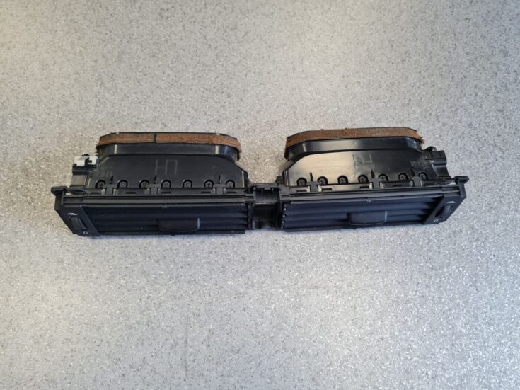 Mērinstrumentu paneļa gaisa vads, centrā priekš VOLVO S80 2007 GREY
