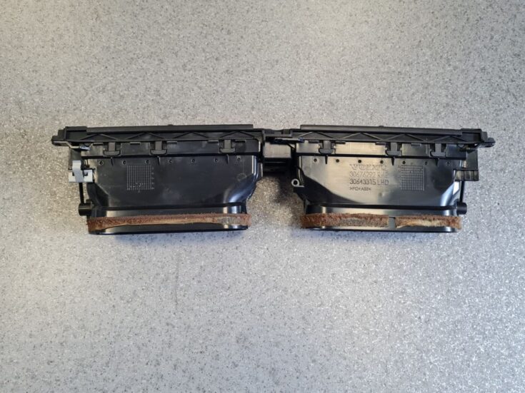 Mērinstrumentu paneļa gaisa vads, centrā priekš VOLVO S80 2007 GREY
