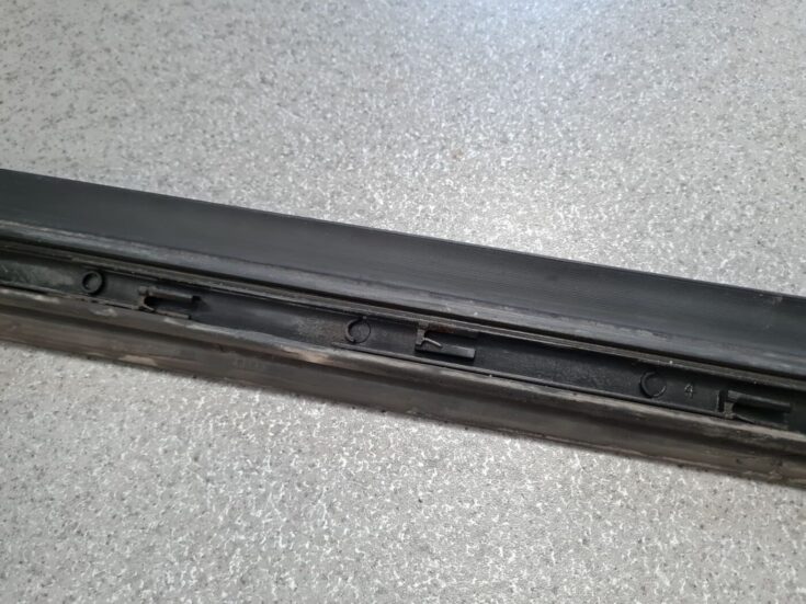 Priekšējo labo durvju moldings priekš AUDI A4 2008 AVANT