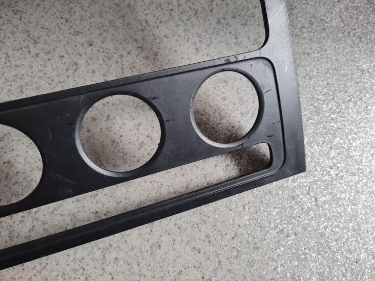 Mērinstrumentu paneļa dekoratīvais rāmis priekš VW TOURAN 2005