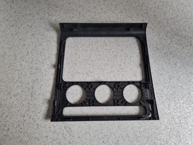 Mērinstrumentu paneļa dekoratīvais rāmis priekš VW TOURAN 2005