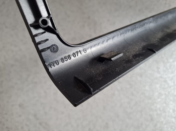 Mērinstrumentu paneļa dekoratīvais rāmis priekš VW TOURAN 2005