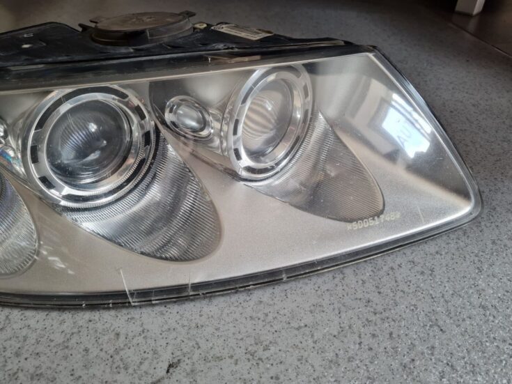 Priekšējais labais lukturis priekš VW TOUAREG 2007
