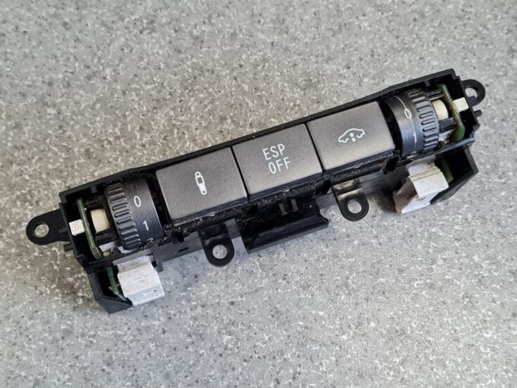 Mērinstrumentu paneļa pārslēgšanas pogas priekš VW PHAETON 2003